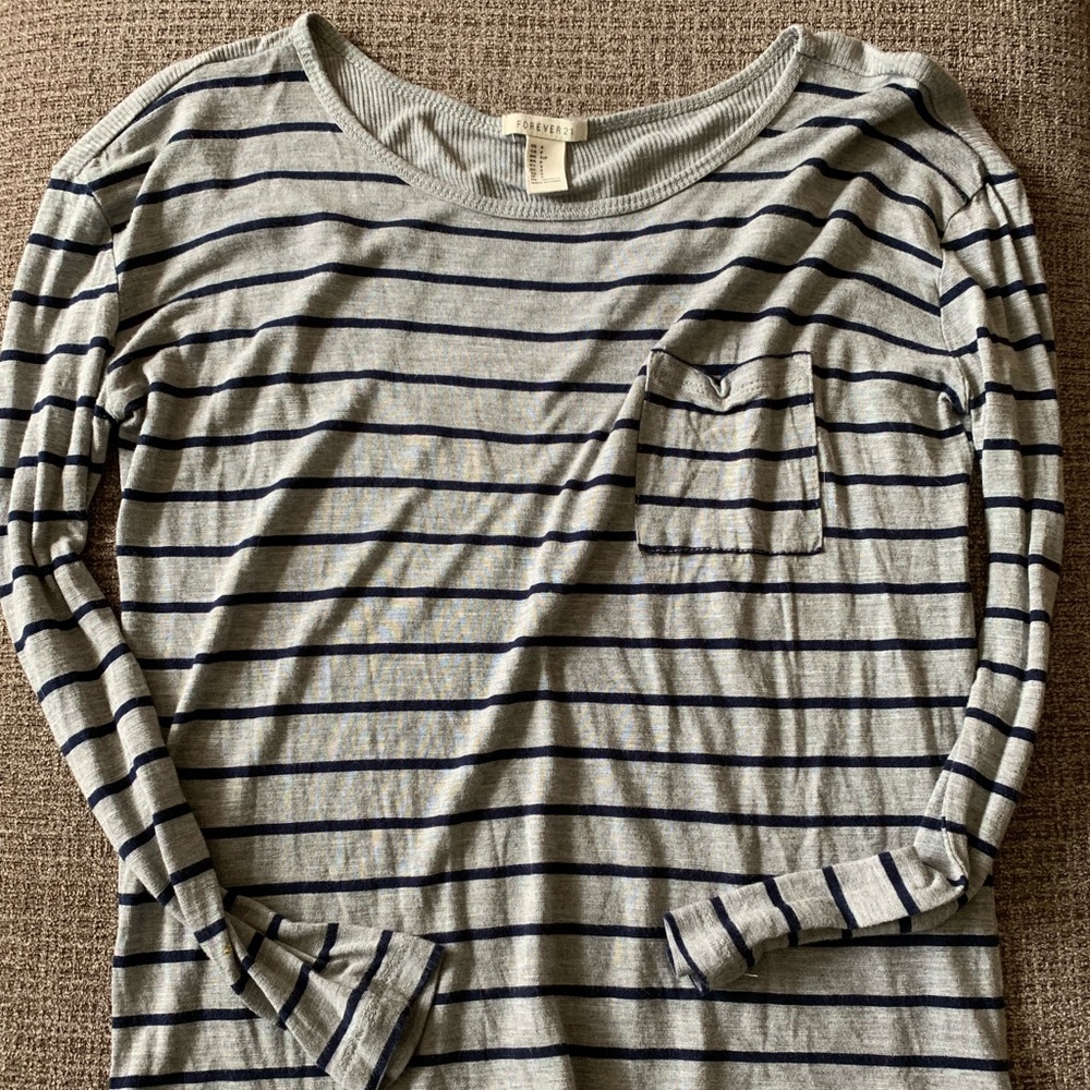 Forever 21 knit top in excellent condition.